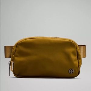 Lululemon Everywhere Belt Bag NWT